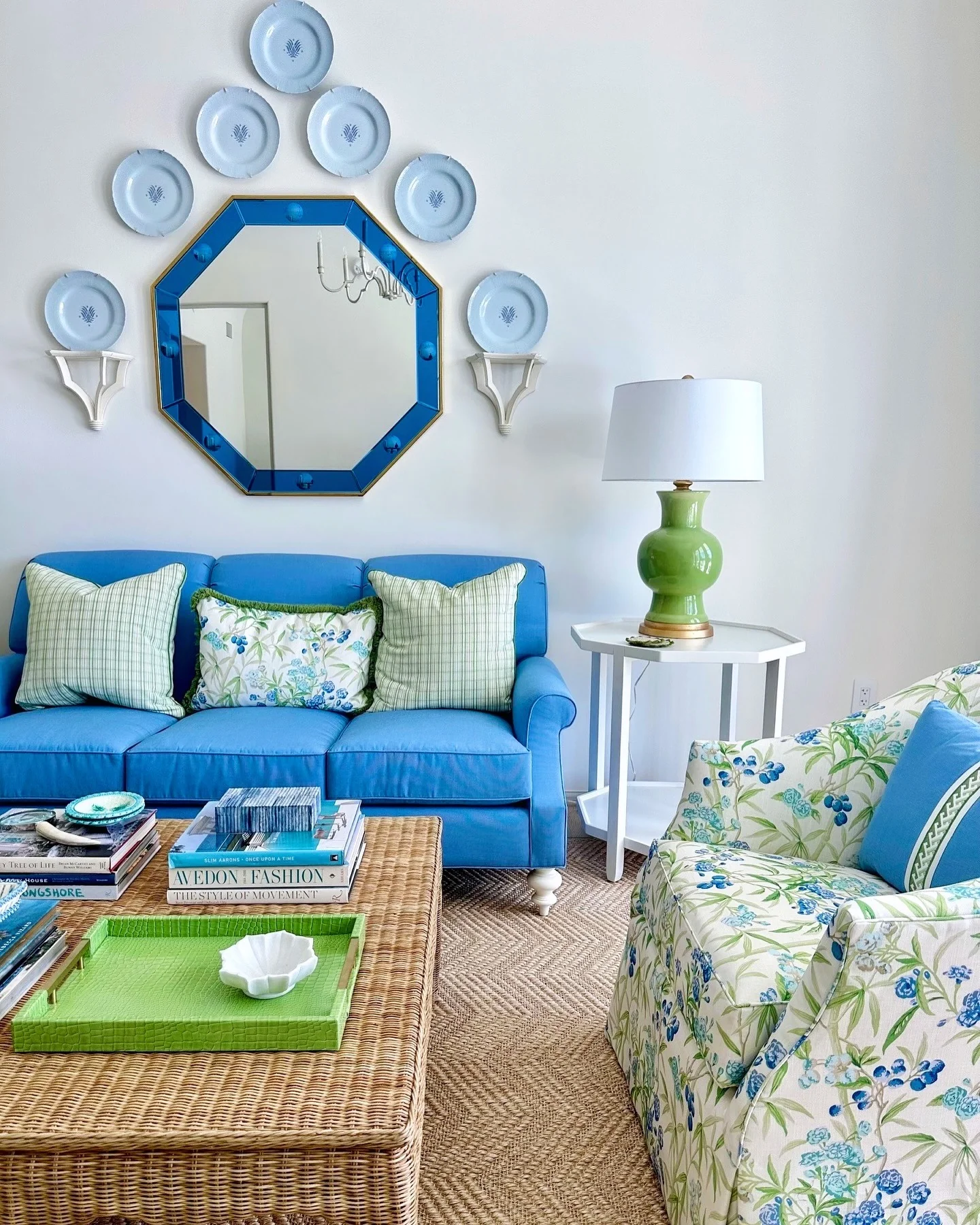 14. Playful Coastal Patterns (Beachy Living Room Ideas)