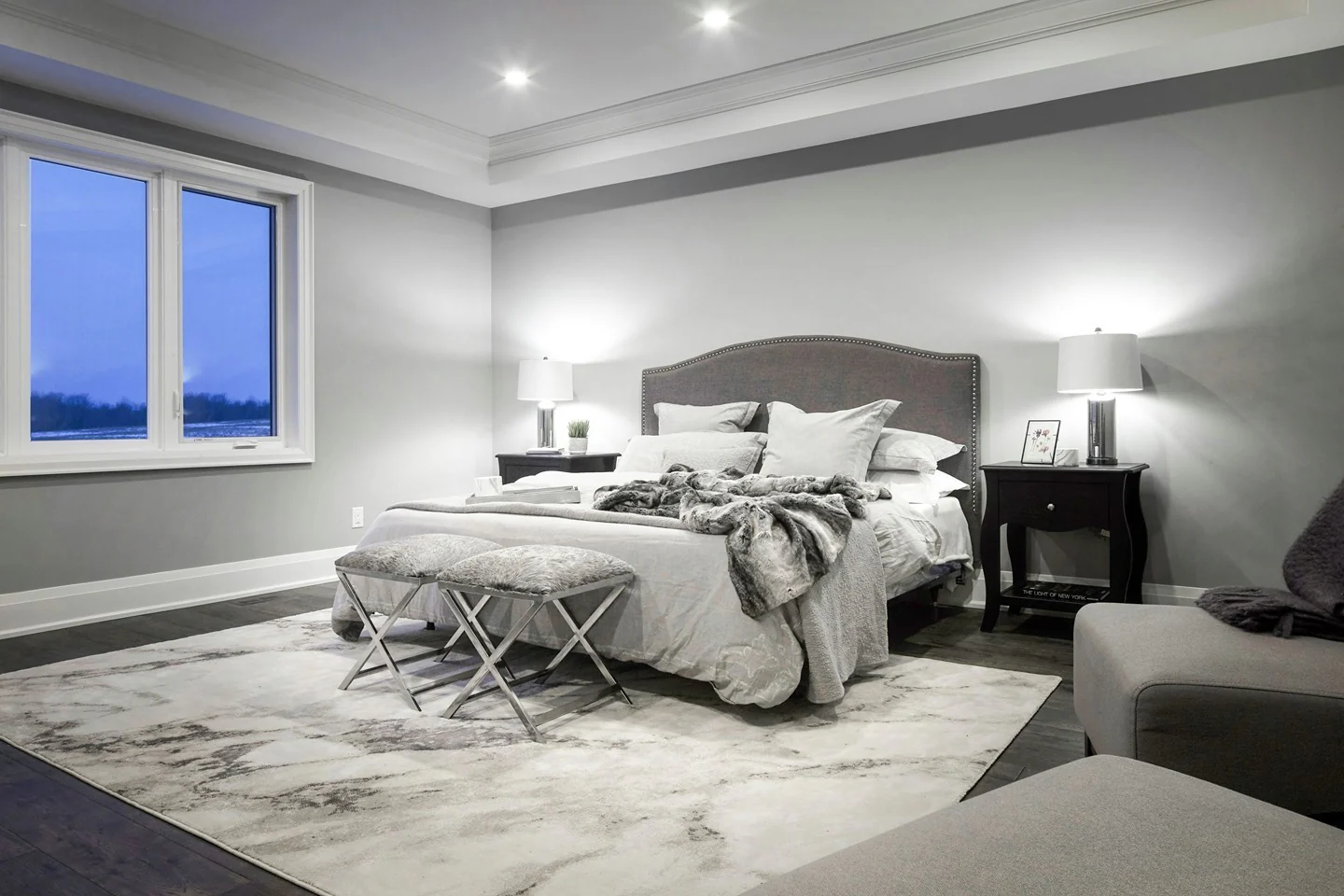 2. Soft Contrast Comfort (Grayscale Bedroom Ideas)