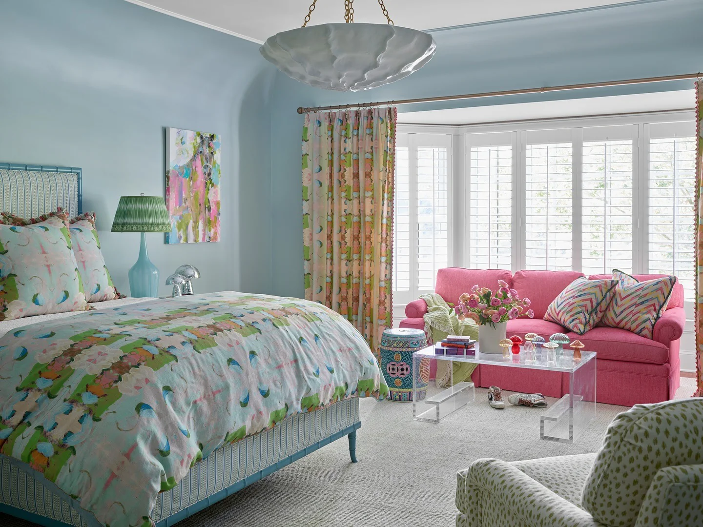 9. Soft Aqua and Pink Retreat (Colorful Bedroom Ideas)