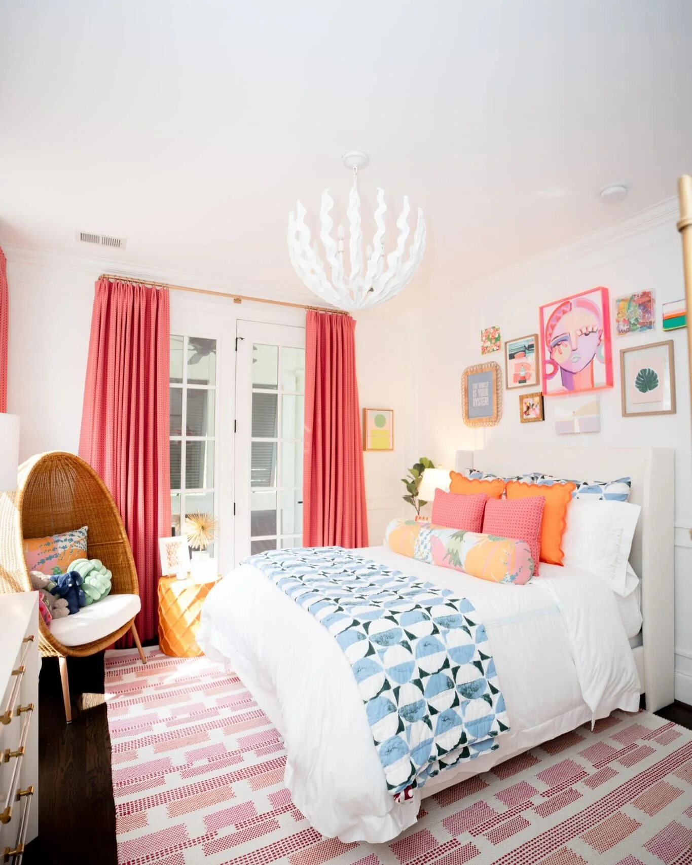 12. Modern Coral Accent Bedroom (Colorful Bedroom Ideas)