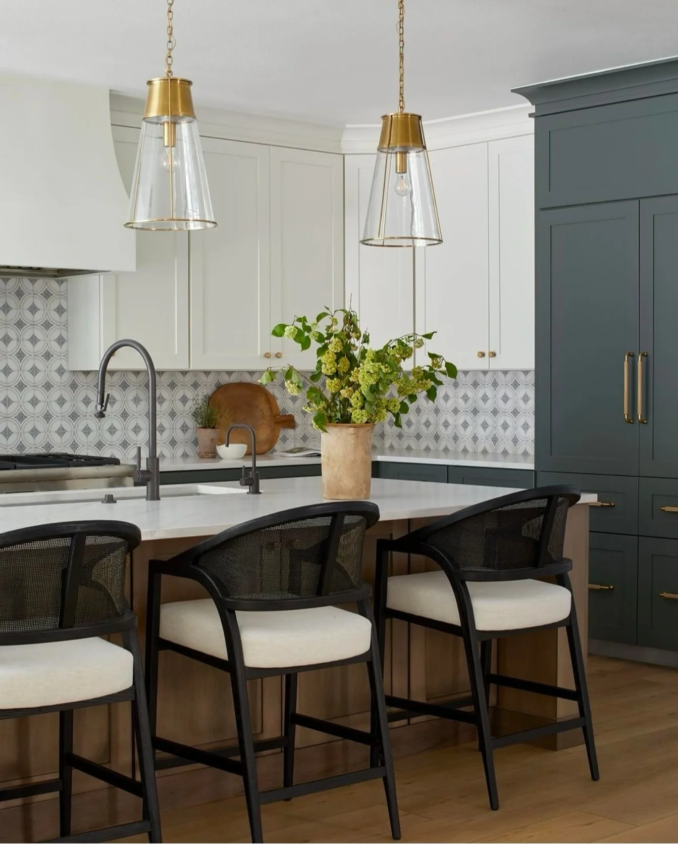 3. Modern Contrast with Geometric Accents (Kitchen Backsplash Ideas)