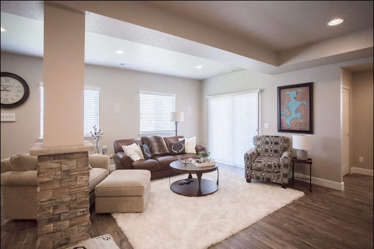 9. Casual Family Gathering Space (Basement Living Room Ideas)