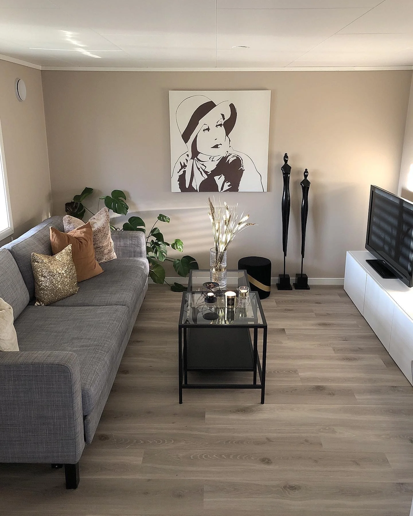 12. Minimalist Chic with Graphic Art (Basement Living Room Ideas)