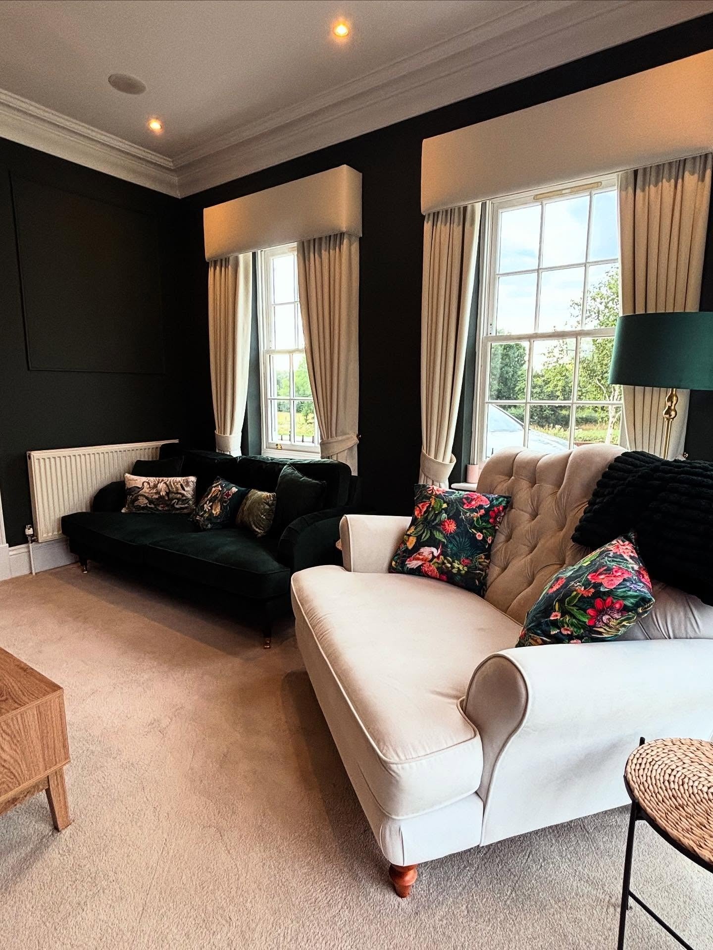 4. Modern Contrast in Black and Cream (Paint Ideas for Living Room)