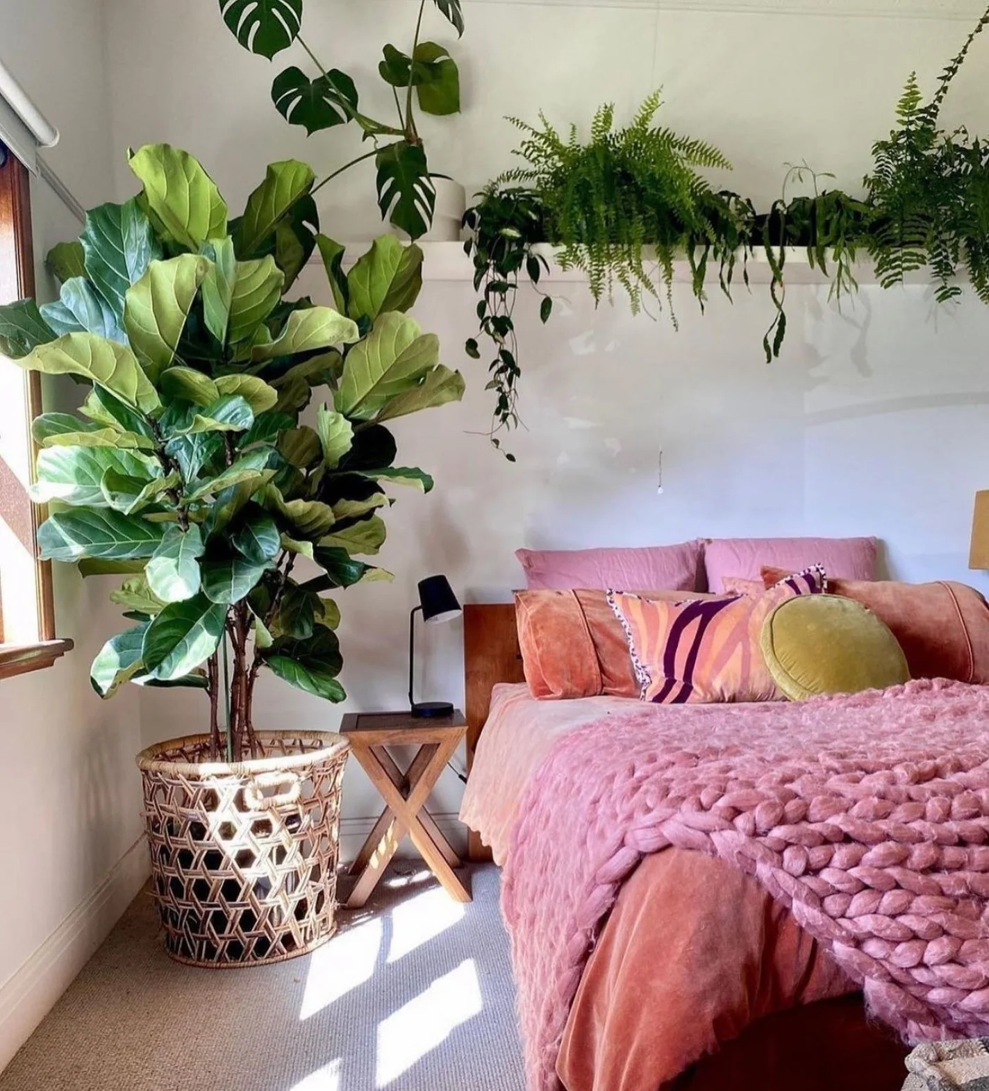 2. Playful Greenery with Rosy Accents (Greenery Bedroom Ideas)