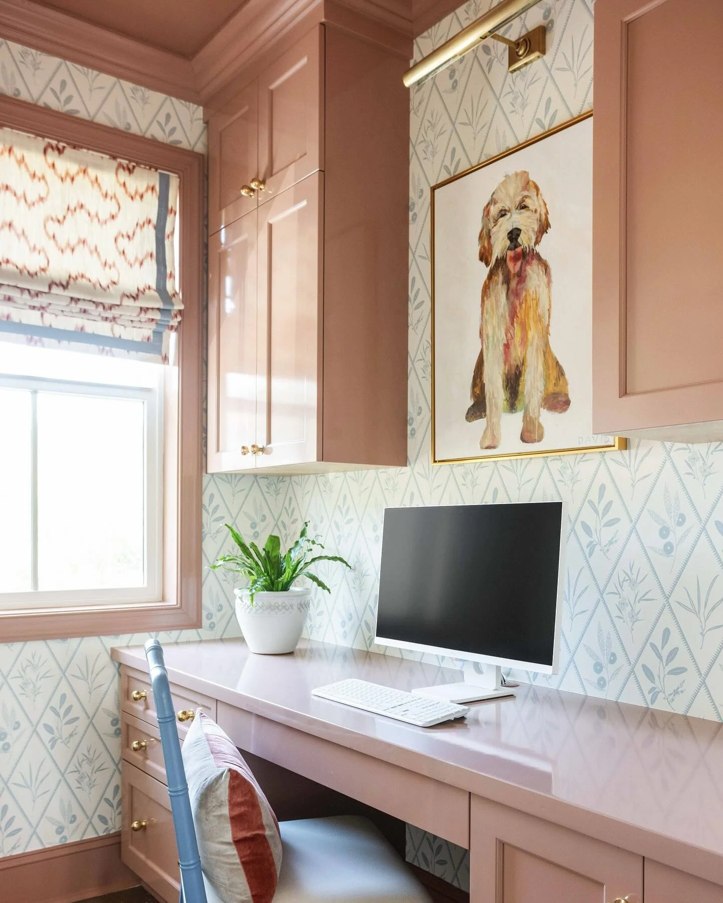 10. Soft Pink Office with Playful Wallpaper (Home Office Ideas for Women)