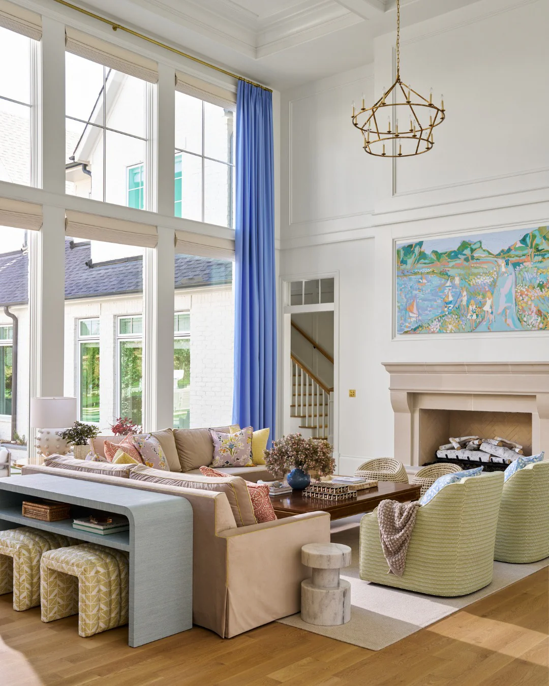 13. Bright Elegance with Pops of Blue (Classy Living Room Ideas)