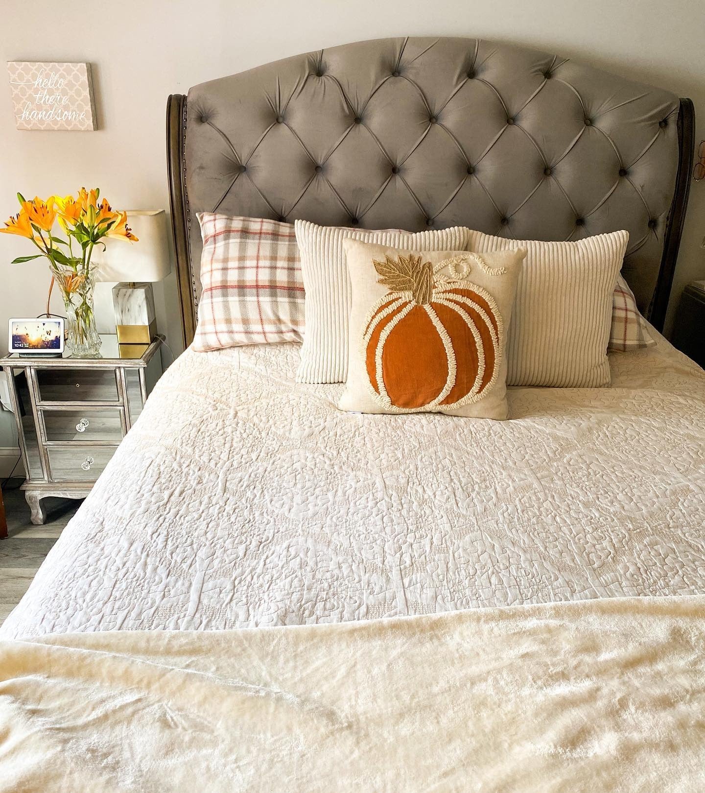 5. Simple Farmhouse Fall with Pumpkin Motif (Fall Bedroom Ideas)