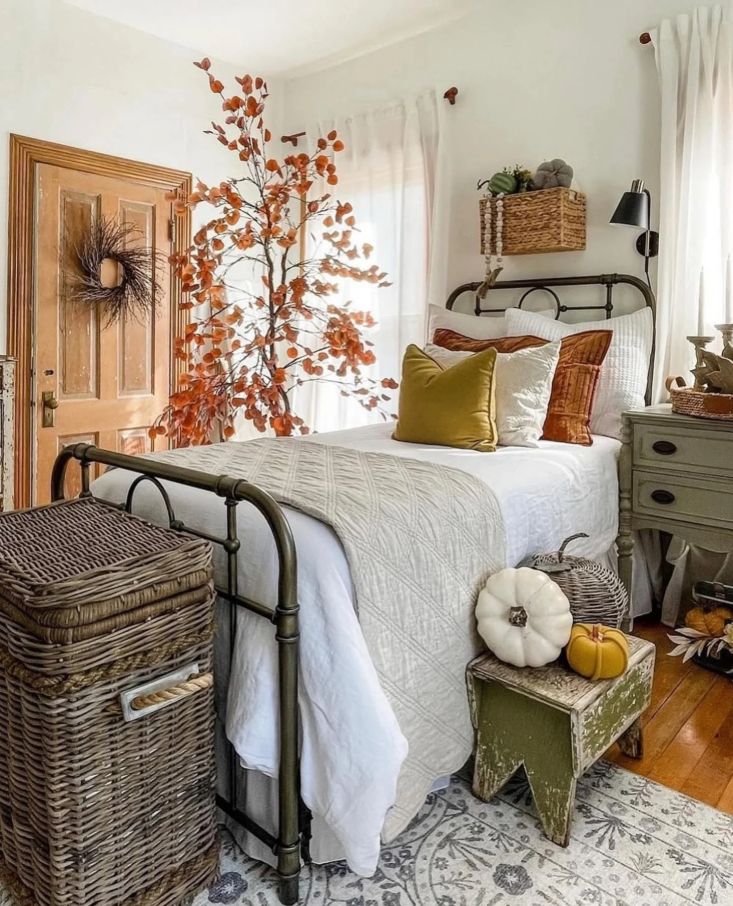 6. Rustic Cottage Fall with Organic Layers (Fall Bedroom Ideas)