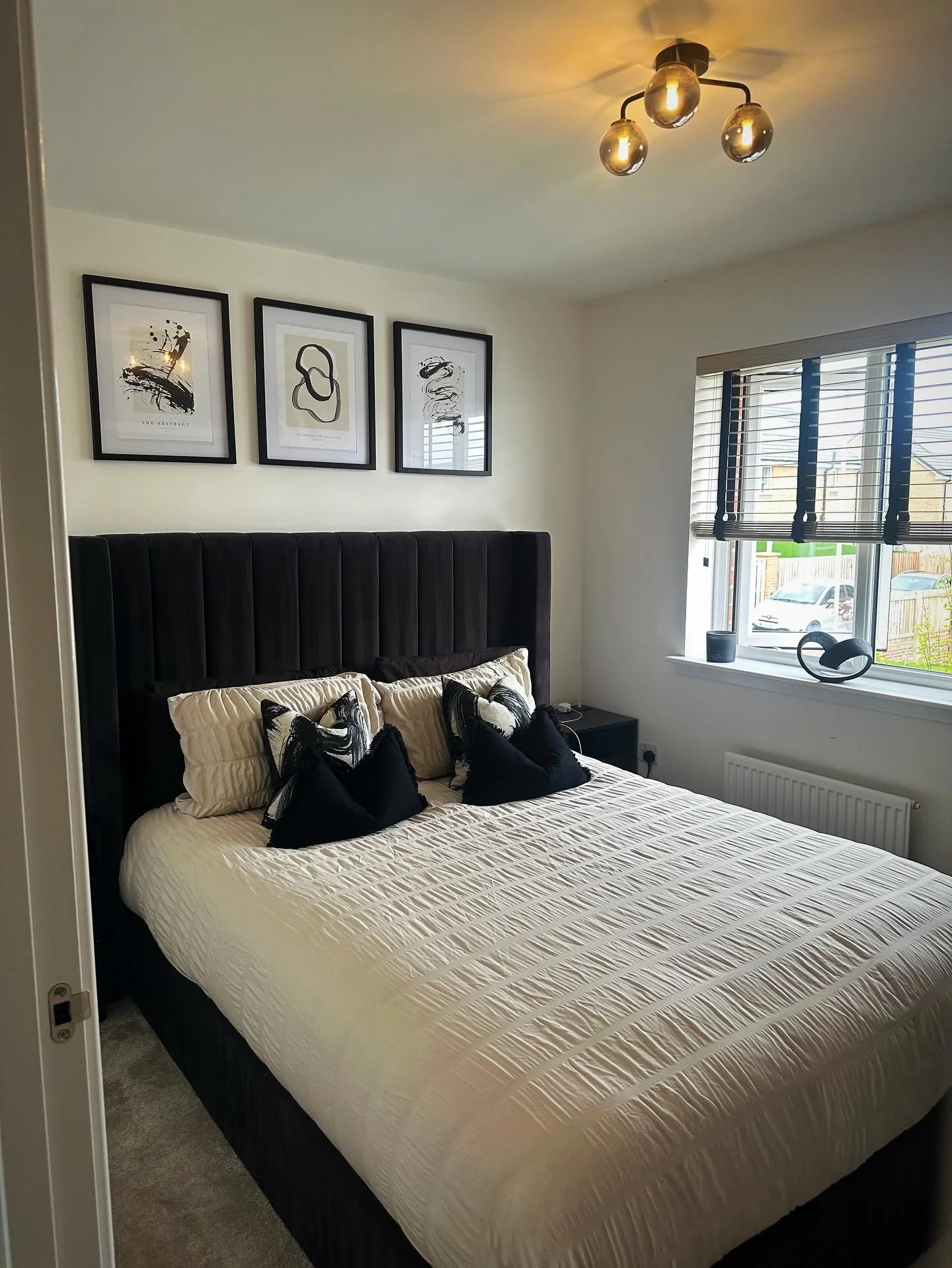 3. Monochrome Simplicity with Linear Appeal (Black and Cream Bedroom Ideas)