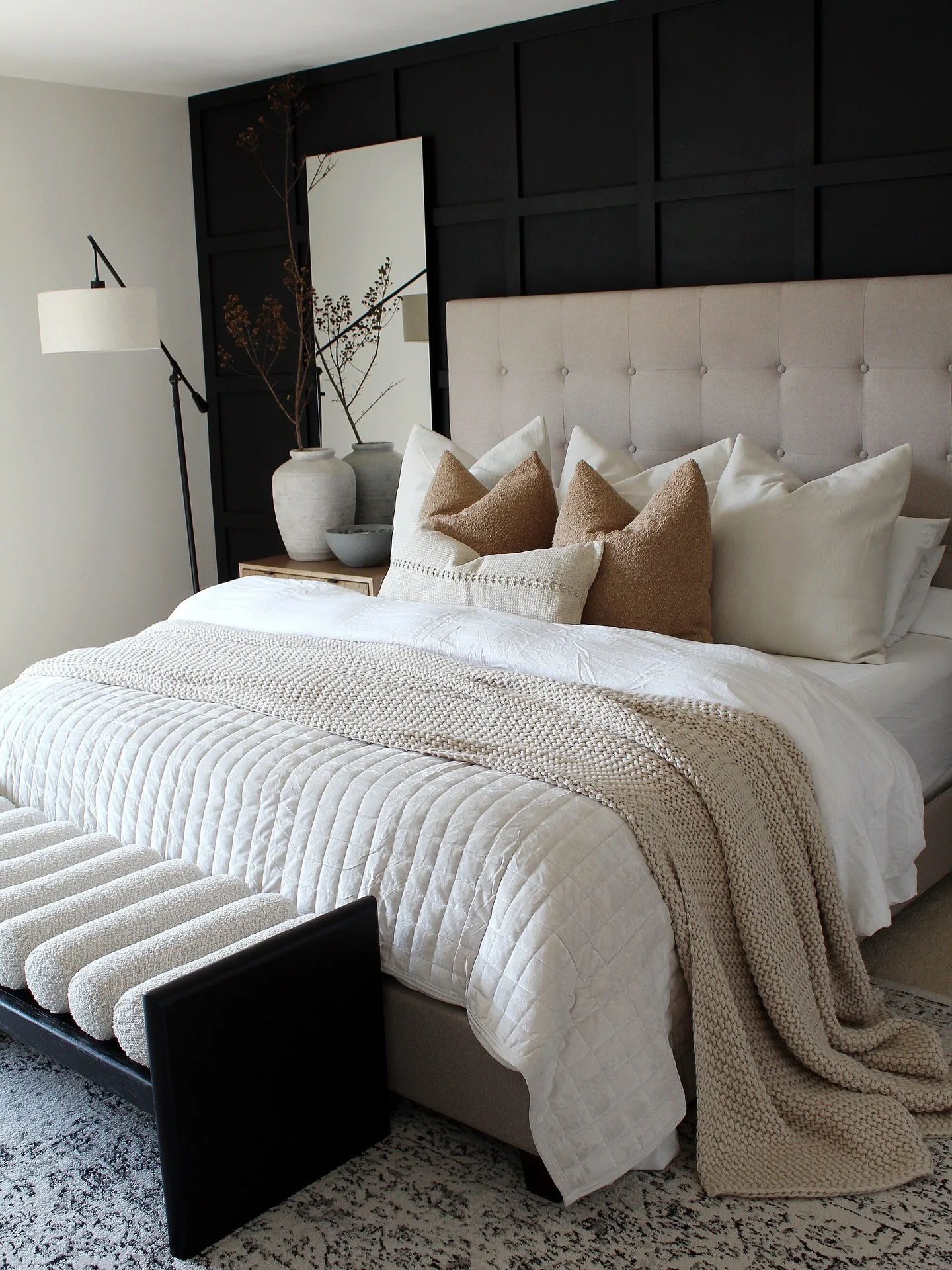 7. Soft Neutrals with Sculptural Elements (Black and Cream Bedroom Ideas)