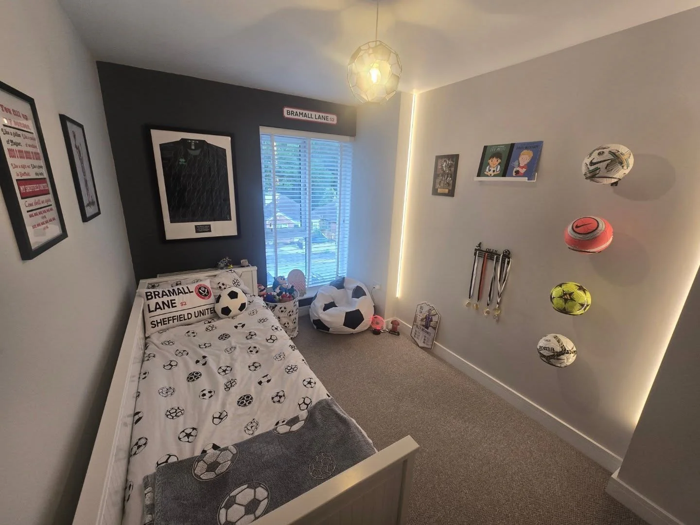 14. Sheffield United-Inspired Fan Zone (Football Bedroom Ideas)