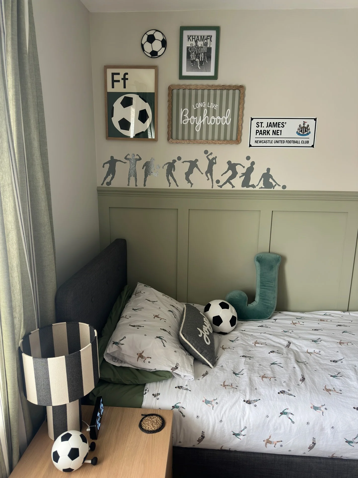 12. Gallery Wall with Playful Green Accents (Football Bedroom Ideas)