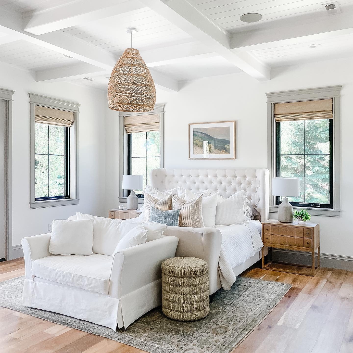 18. Light and Airy Neutrals with Natural Texture (Cool Bedroom Ideas)