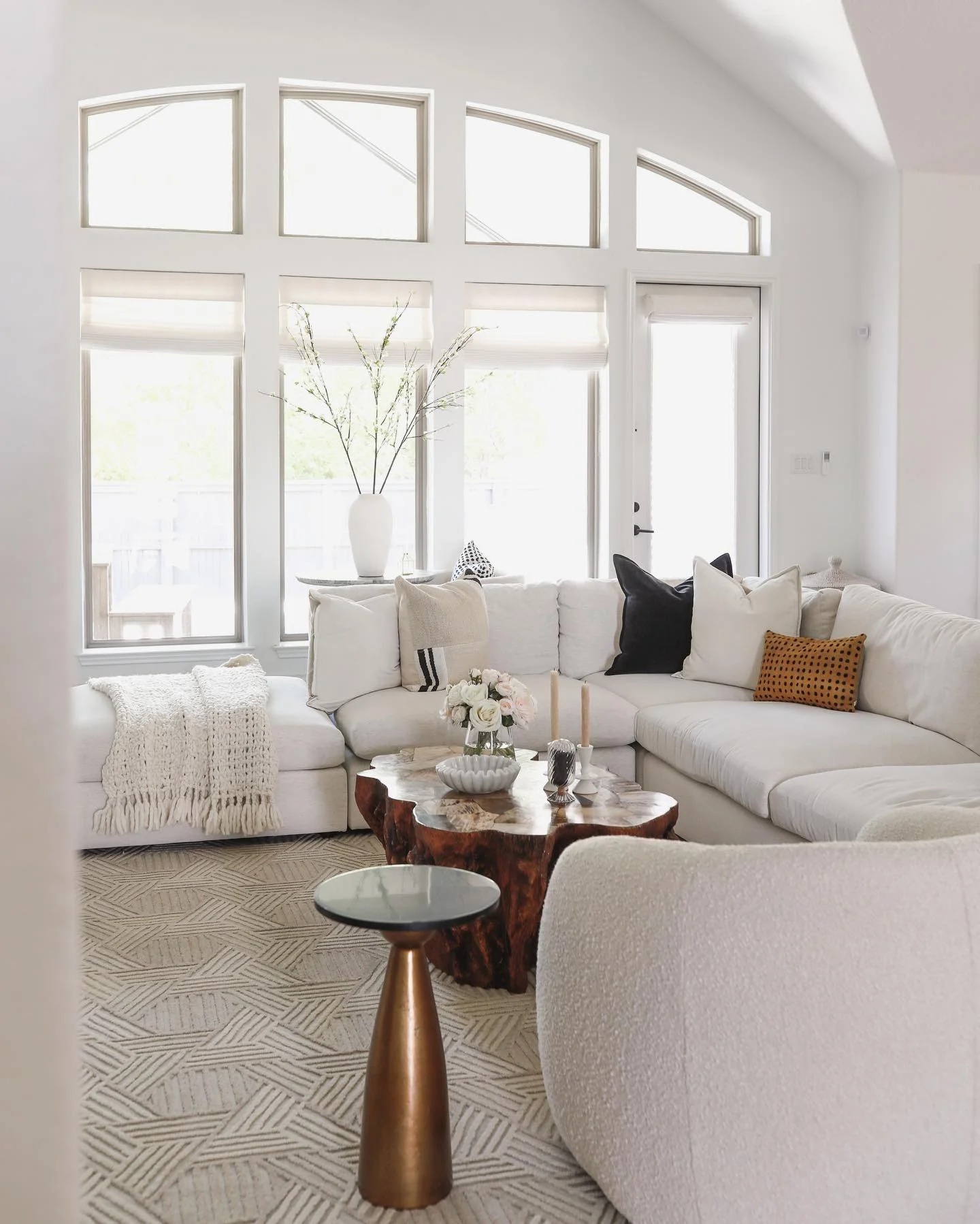 12. Bright White Sectional with Organic Sculptural Touches (Sectional Living Room Ideas)