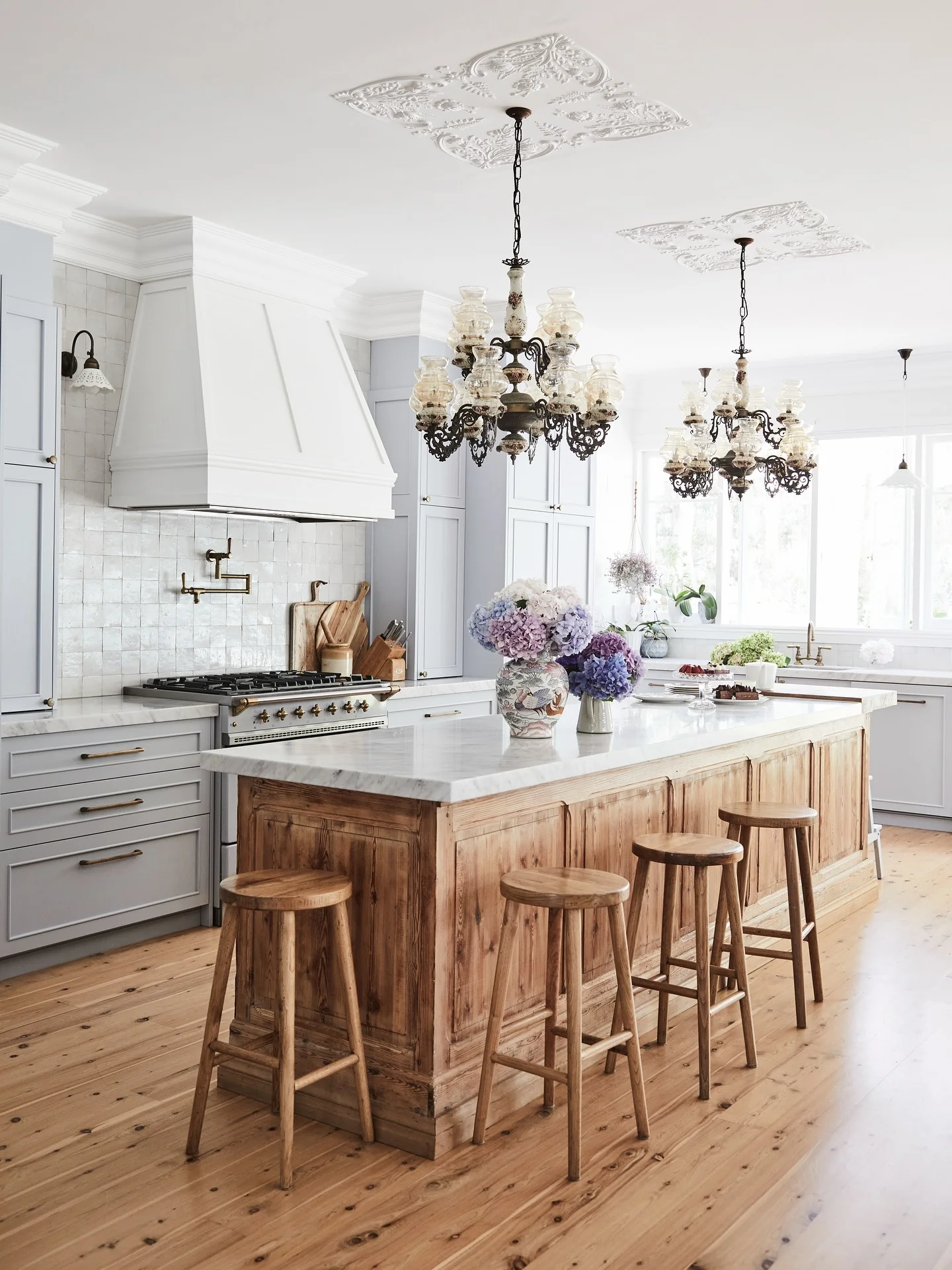 4. French-Inspired Elegance with a Rustic Island (Light Gray Kitchen Ideas)
