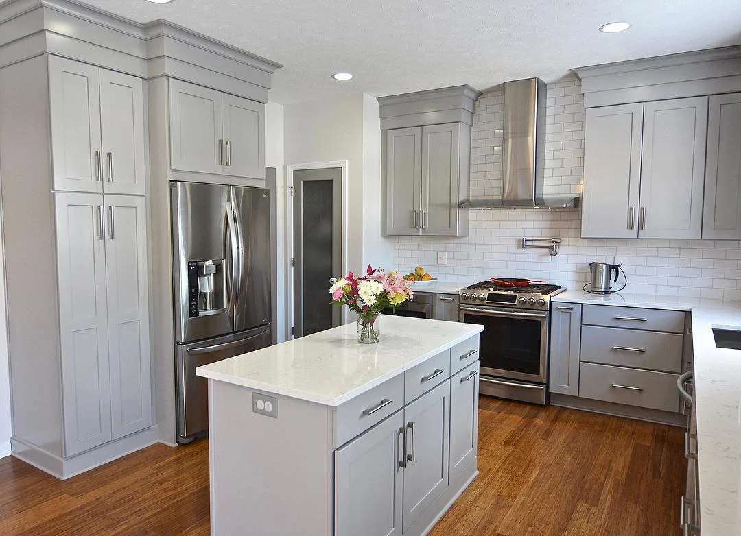 2. Classic Shaker Layout with Modern Appliances (Light Gray Kitchen Ideas)