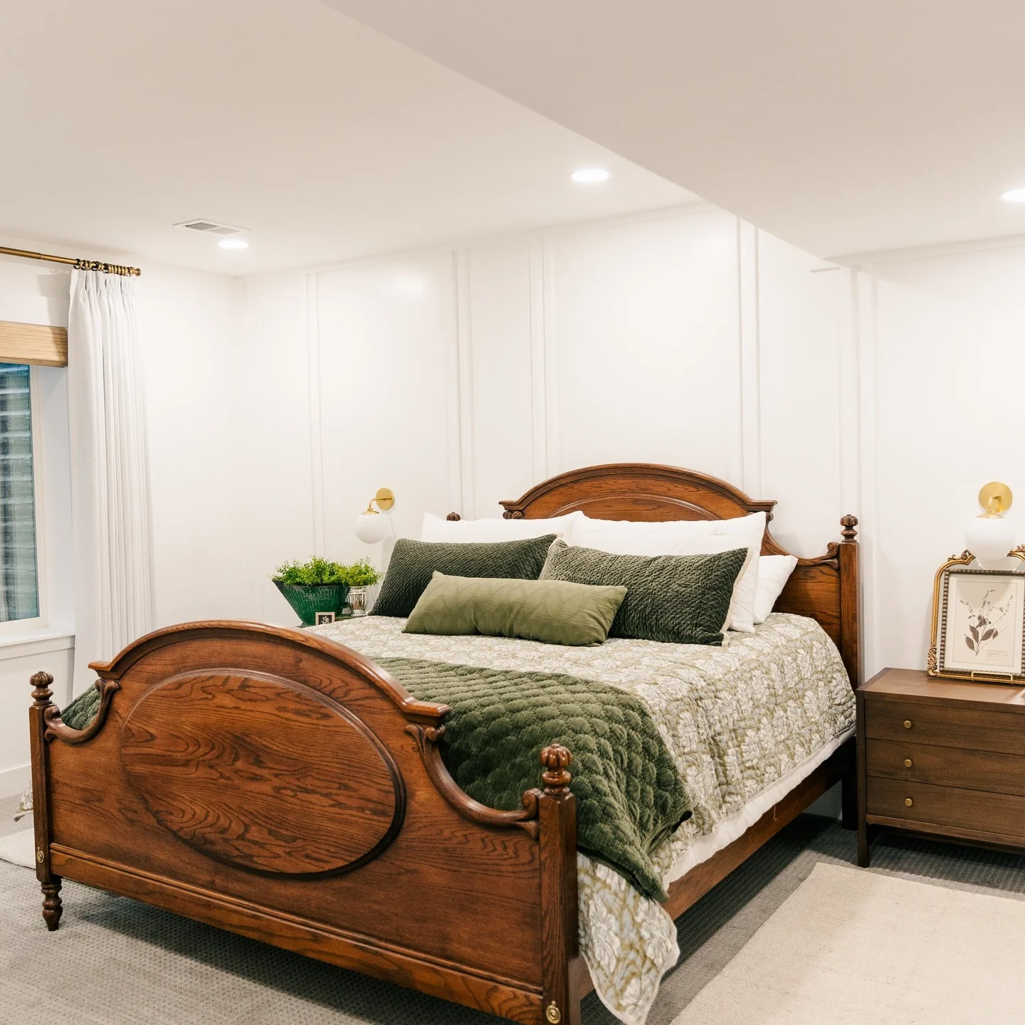 2. Classic Warmth with Vintage Charm (Basement Bedroom Ideas)