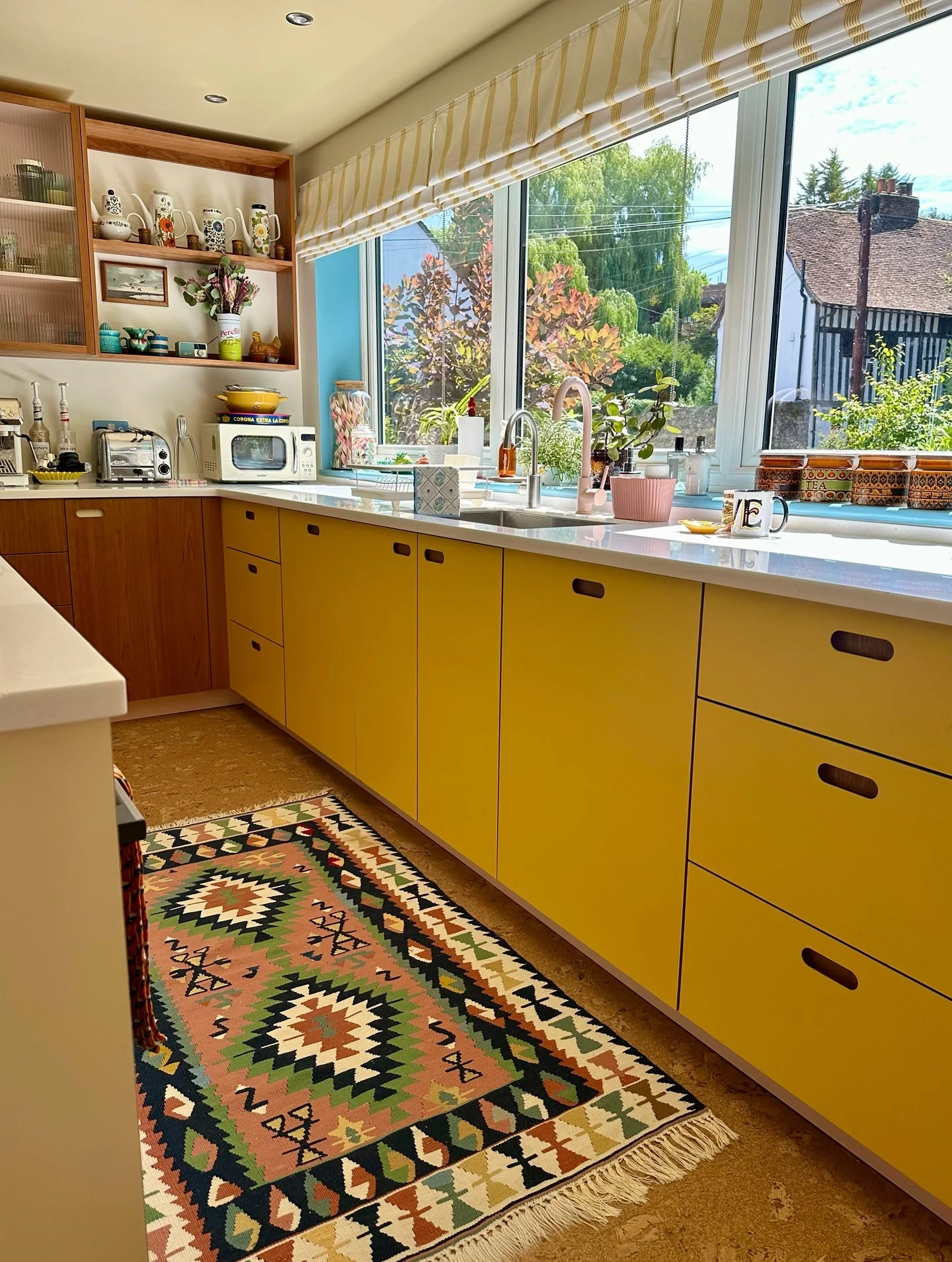 14. Sunshine Yellow and White with Playful Retro Energy (Yellow Kitchen Ideas)