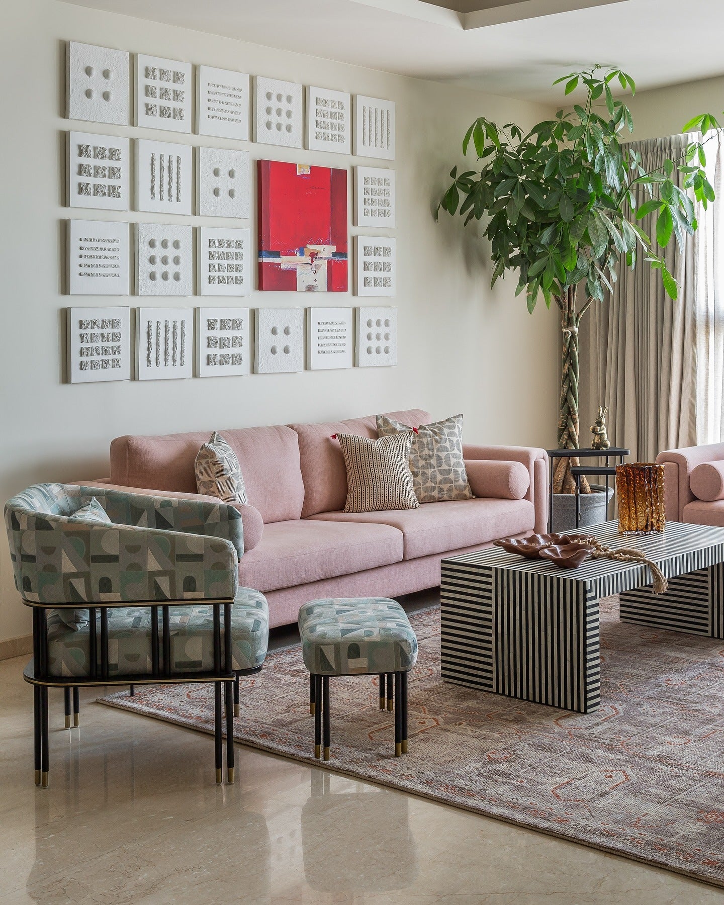 11. Artful Contrast in Blush and Graphic Monochrome (Home Decor Ideas for Living Room)