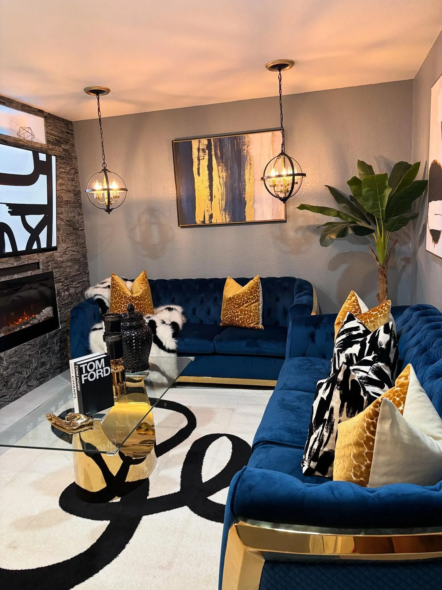 7. Hollywood Glam with Sapphire and Gold Accents (Royal Blue Living Room Ideas)