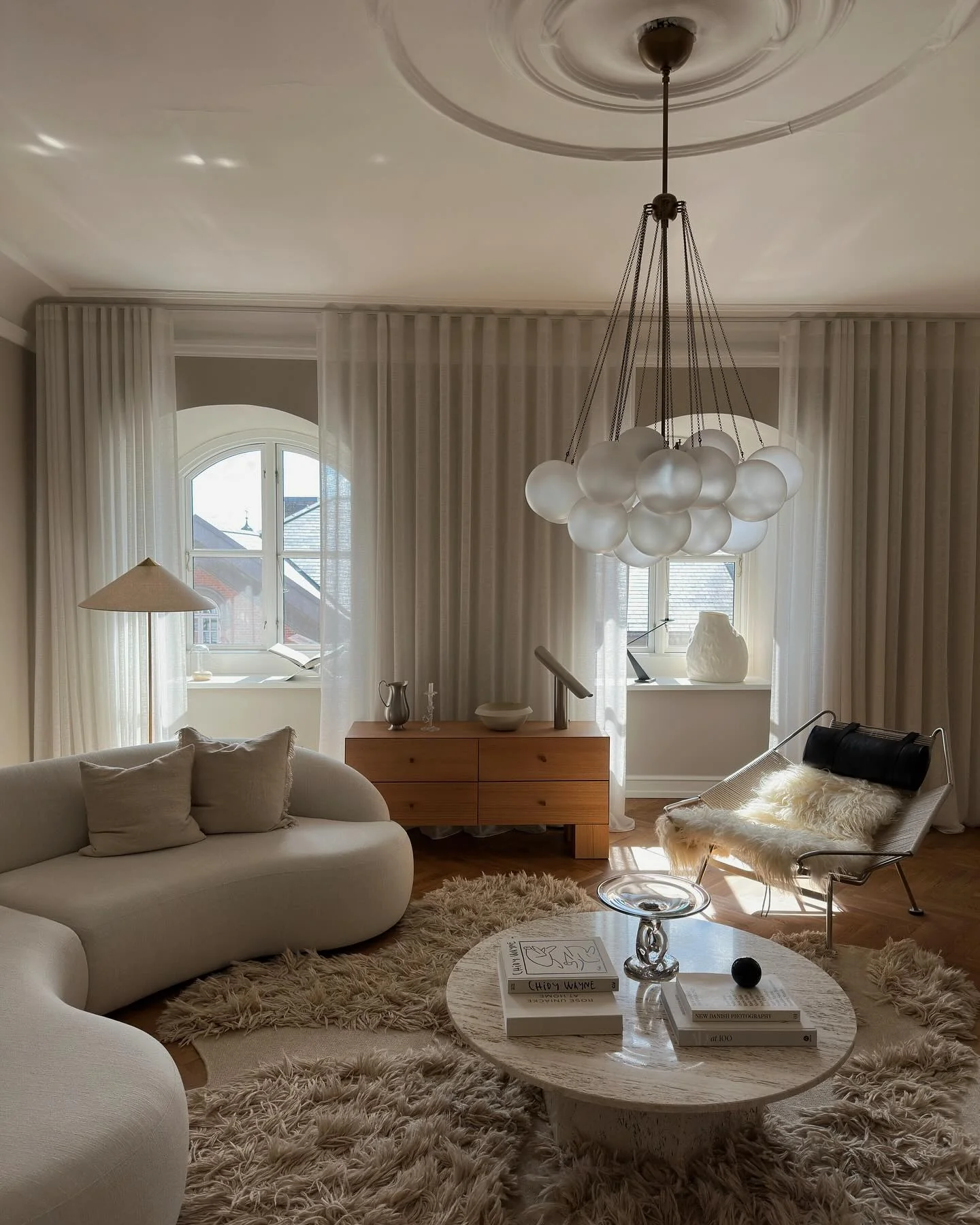 12. Soft Modernism with Sculptural Globe Chandelier (Lighting Ideas for Living Room)
