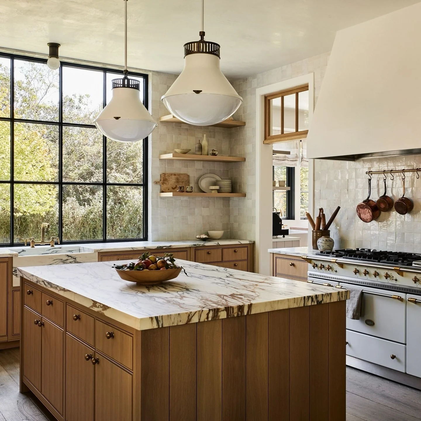 6. Natural Wood and Calacatta Marble (Kitchen Ideas with Shelves)