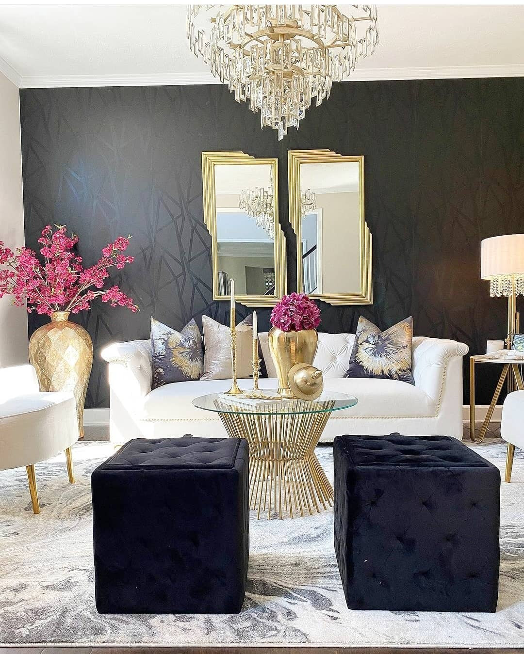 15. Bold Glamour with Black and Fuchsia (Glam Living Room Ideas)