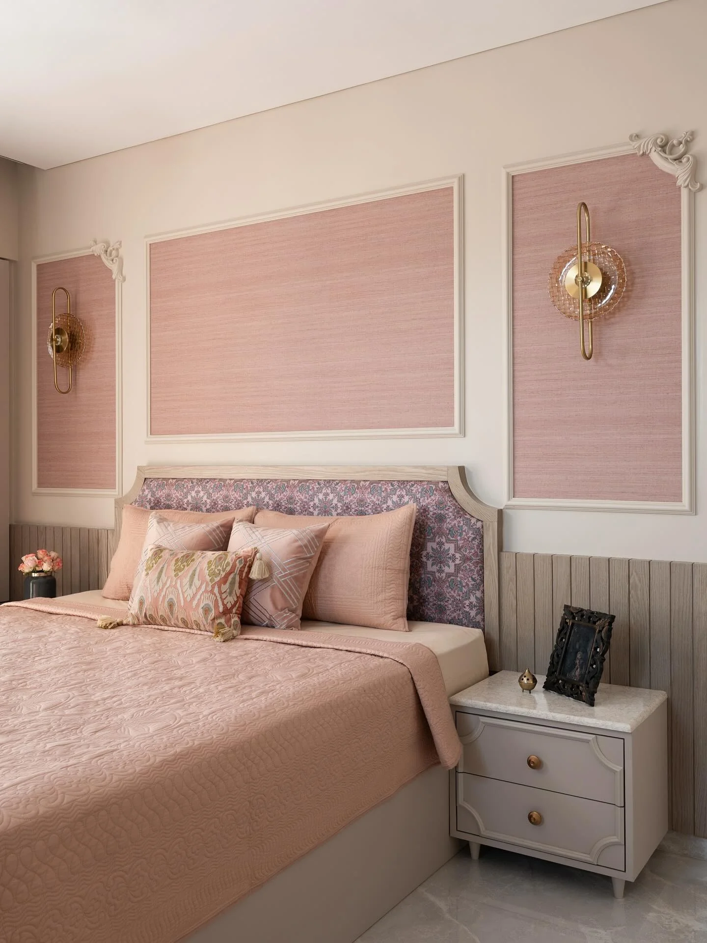 2. Blush Sophistication with a Feminine Touch (Dream Bedroom Ideas)