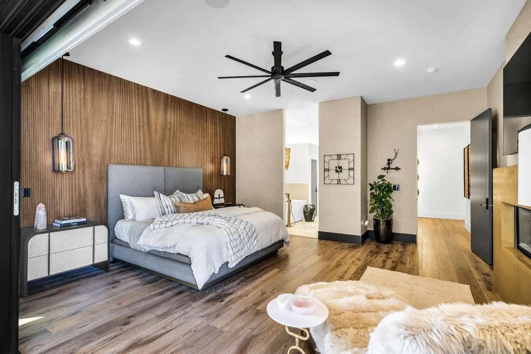 6. Warm Modern with Wood and Matte Black Contrast (Dream Bedroom Ideas)