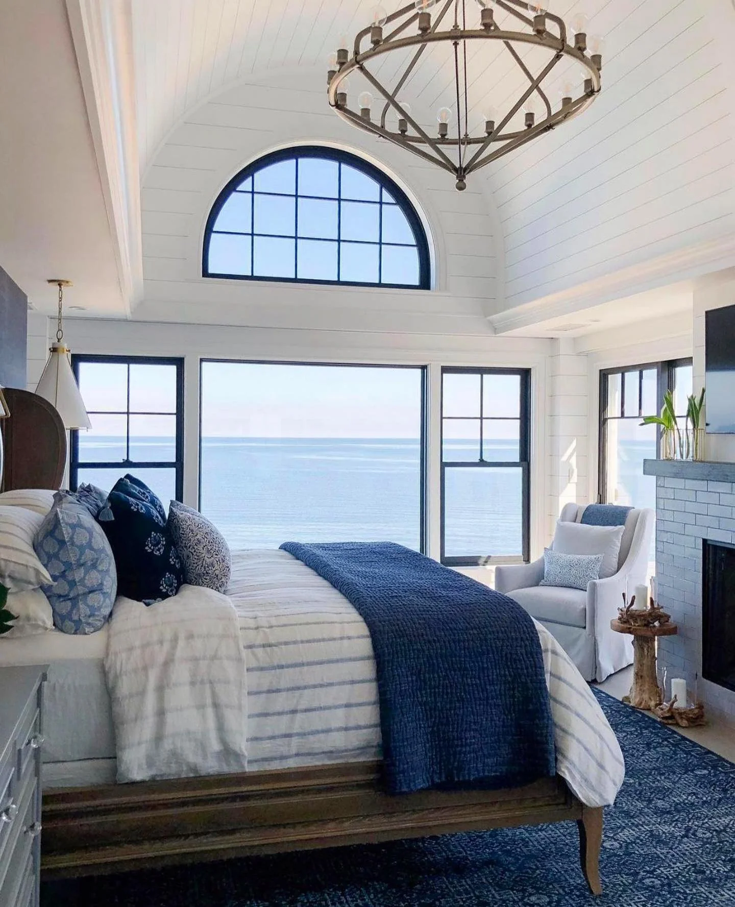 20. Coastal Charm in Blue and White Stripes (Dream Bedroom Ideas)