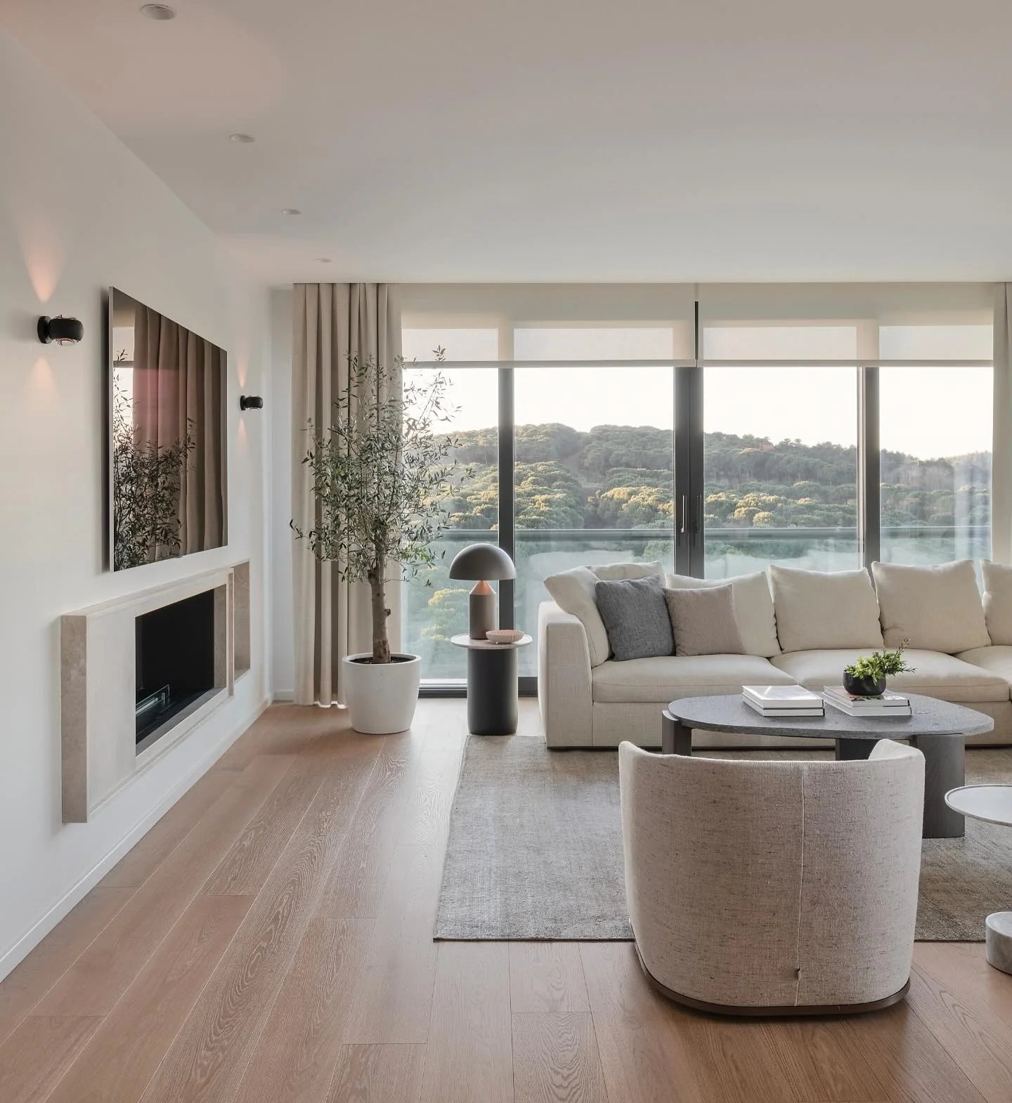 9. Airy Minimalism with Organic Shapes (Gray and White Living Room Ideas)