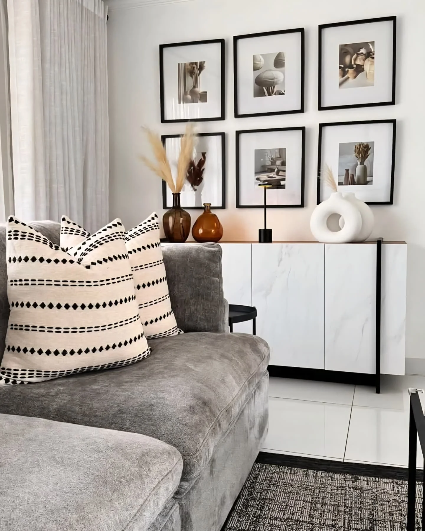 15. Monochrome Contrast with Textural Decor (Gray and White Living Room Ideas)