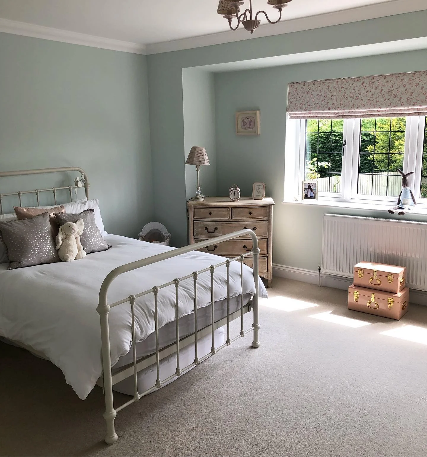 3. Soft Heritage Mint Style (Mint Green Bedroom Ideas)