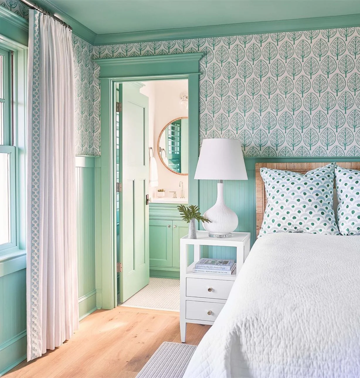 7. Fresh Botanical Mint Scheme (Mint Green Bedroom Ideas)