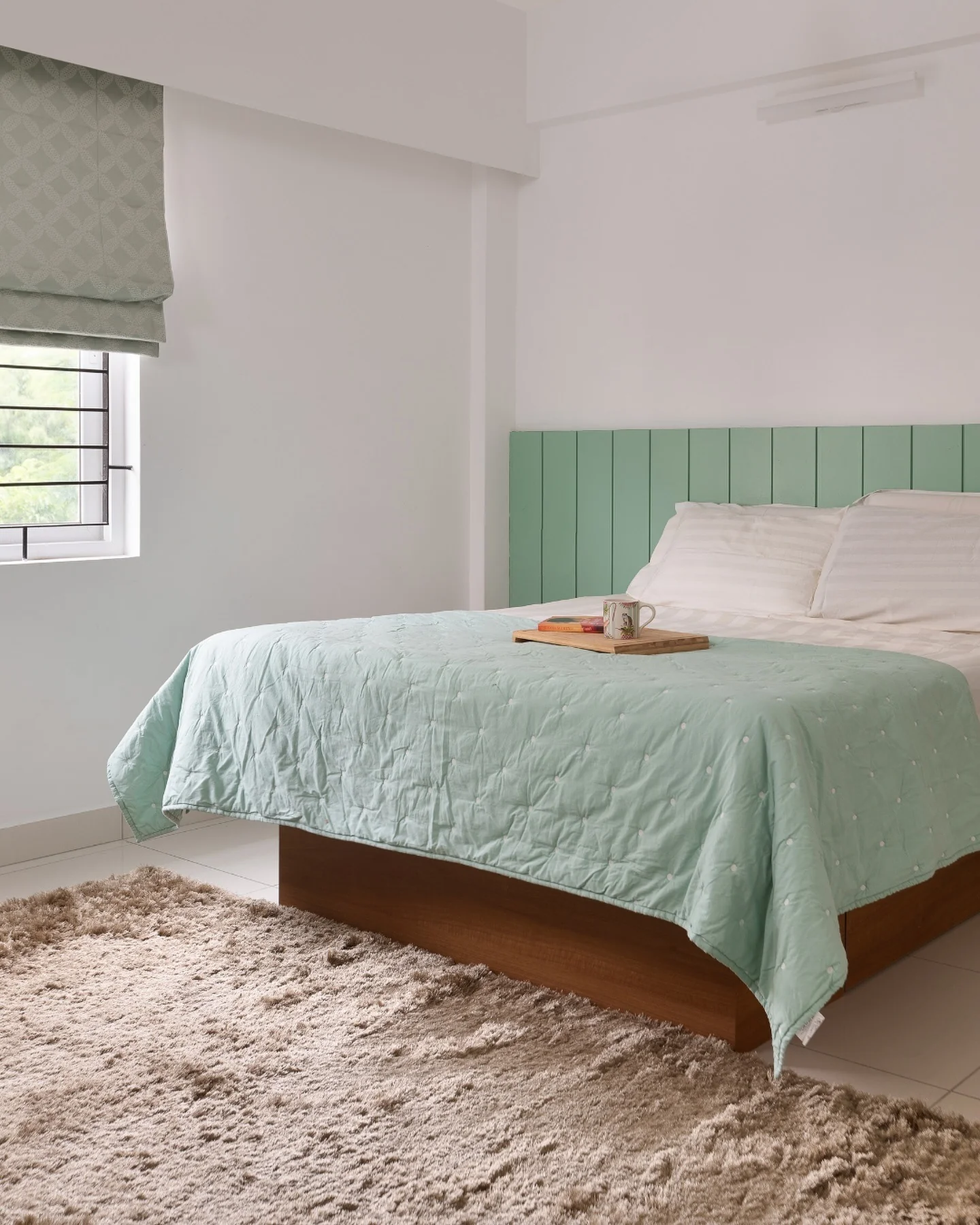 9. Tropical Simplicity in Mint (Mint Green Bedroom Ideas)