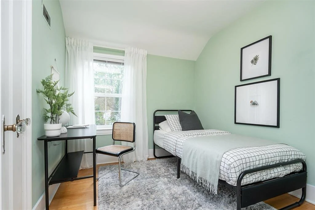 13. Compact Modern Mint Studio (Mint Green Bedroom Ideas)