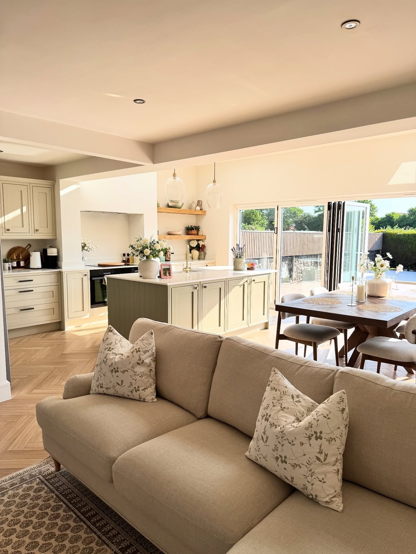 15. Sunlit Neutrals with Country Charm (Open Kitchen Living Room Ideas)