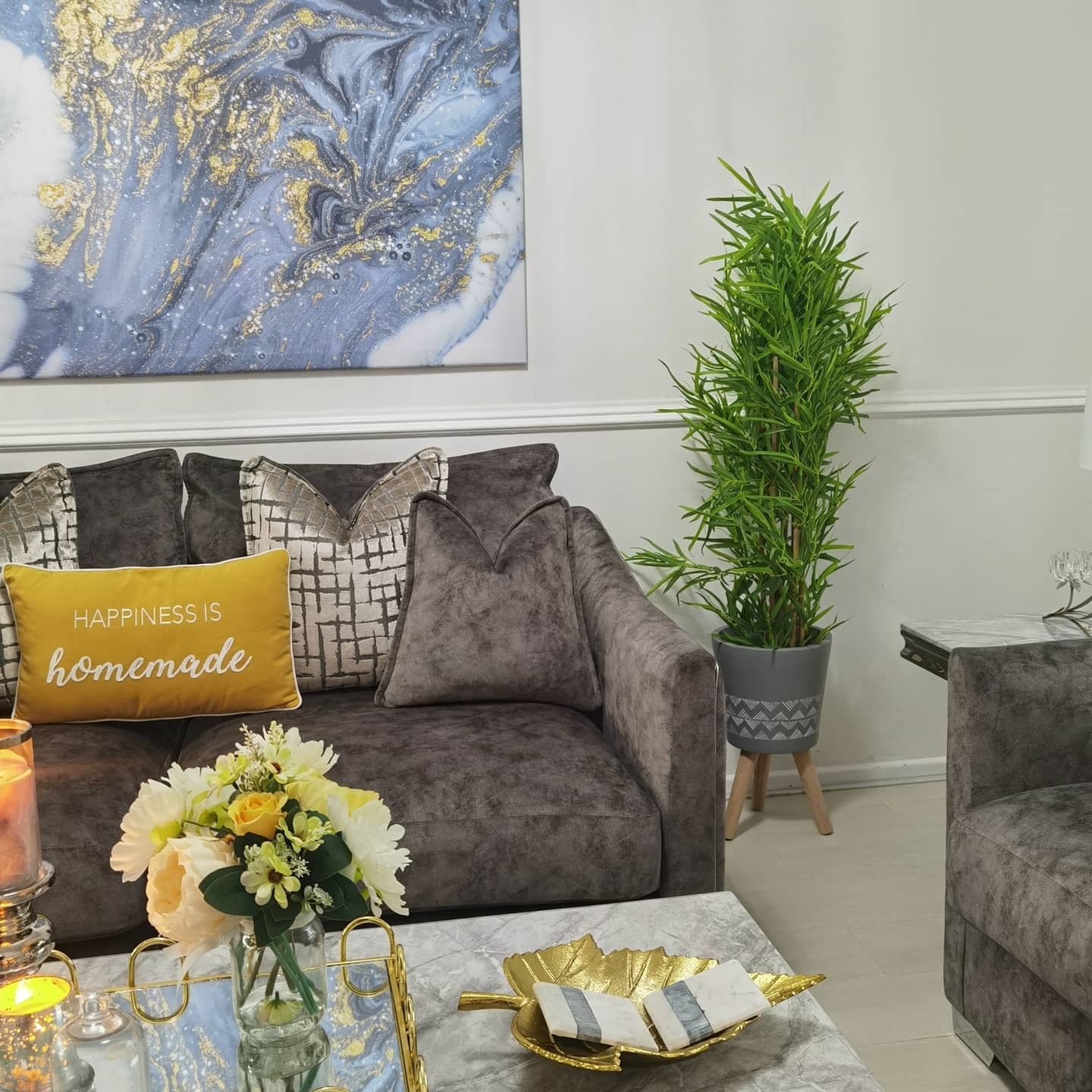 7. Statement Art and Subtle Sophistication (Grey and Gold Living Room Ideas)