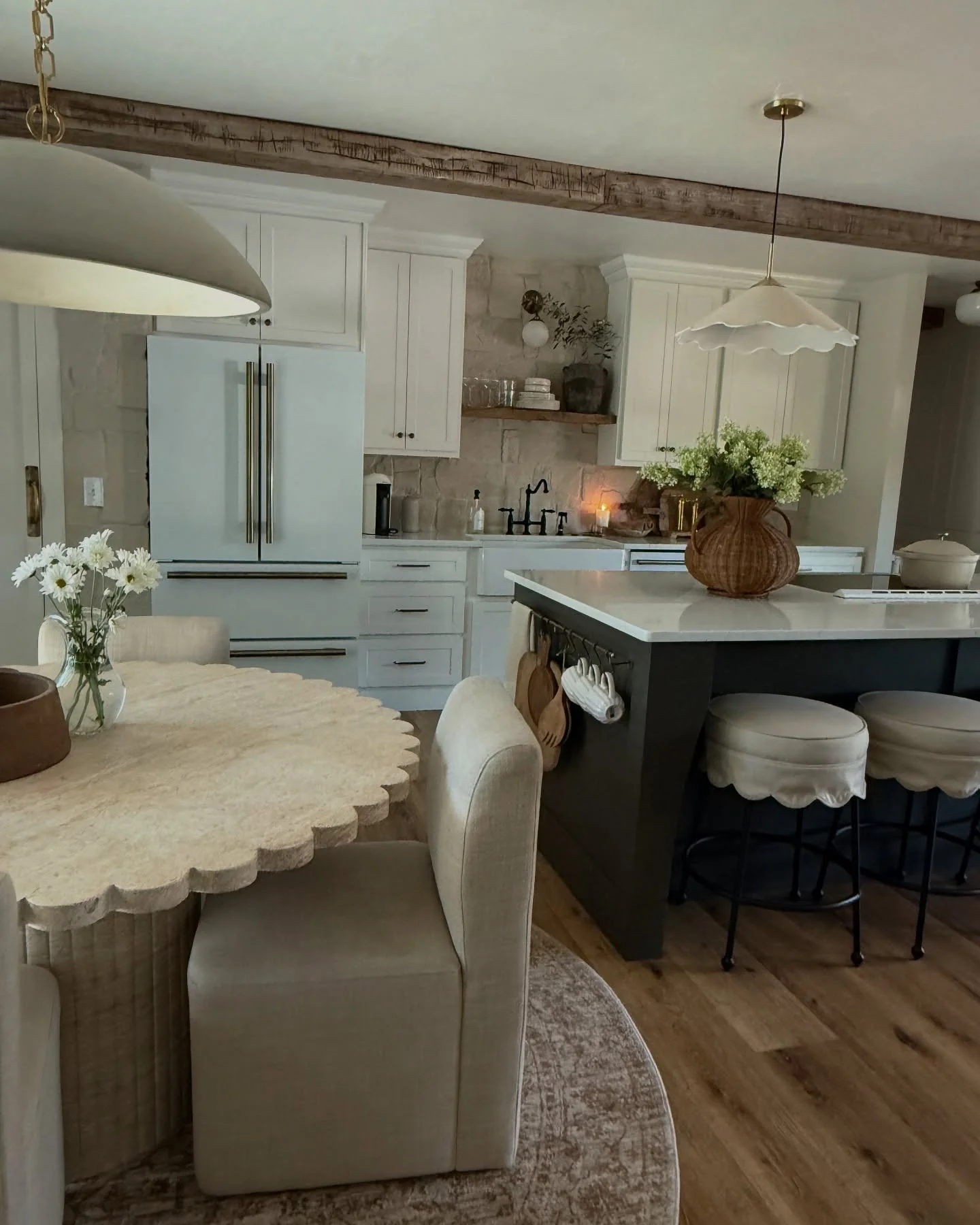 10. Cream and Charcoal Two-Tone Country Kitchen (Gray and Blue Kitchen Ideas)