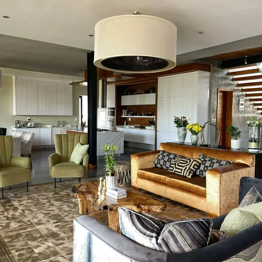 4. Retro Luxe with Earthy Metallics (Gold Living Room Ideas)