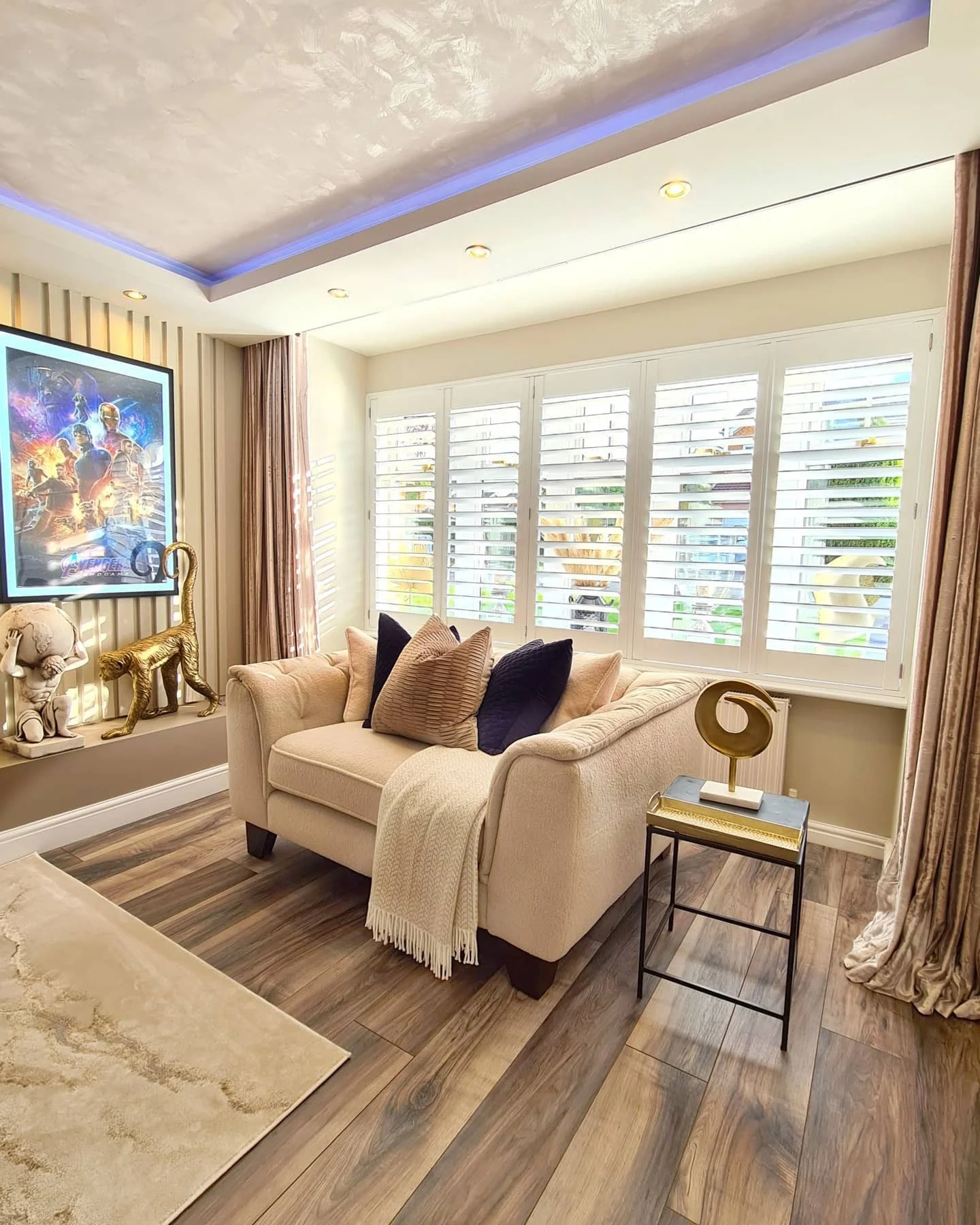 6. Sunlit Simplicity with Gold Sculptural Decor (Gold Living Room Ideas)