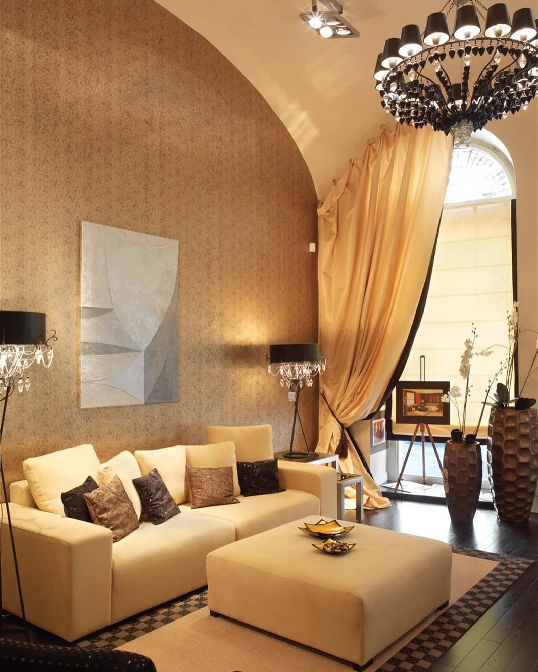 13. Golden Glow with Dramatic Curves (Gold Living Room Ideas)