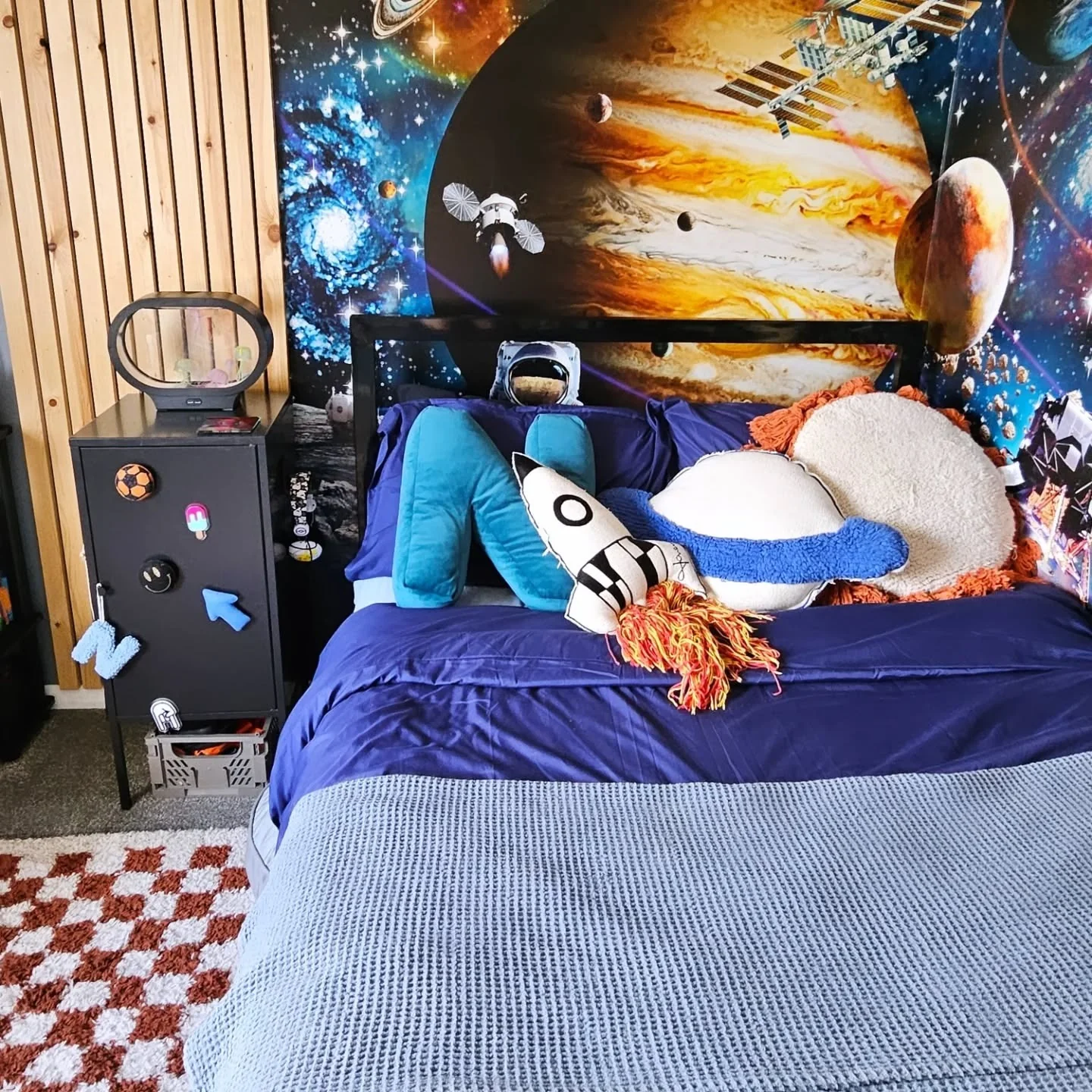 3. Interplanetary Wall Mural Escape (Space Bedroom Ideas)