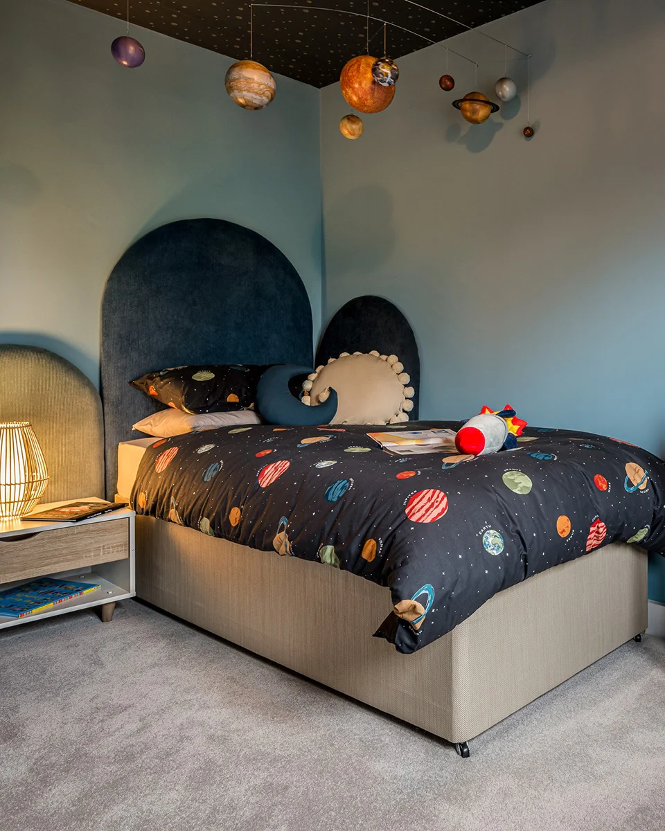 10. Hanging Planets and Black Sky Ceiling (Space Bedroom Ideas)