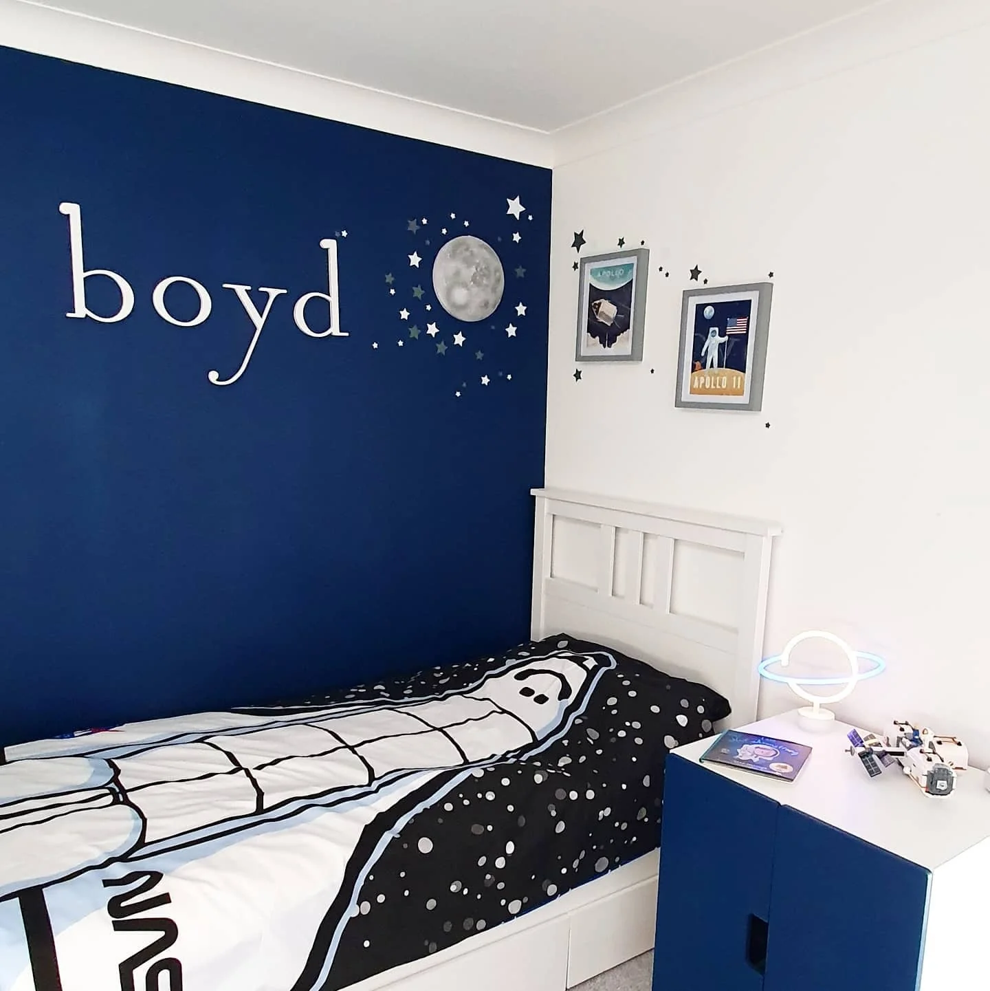 6. Name in the Stars Feature Wall (Space Bedroom Ideas)