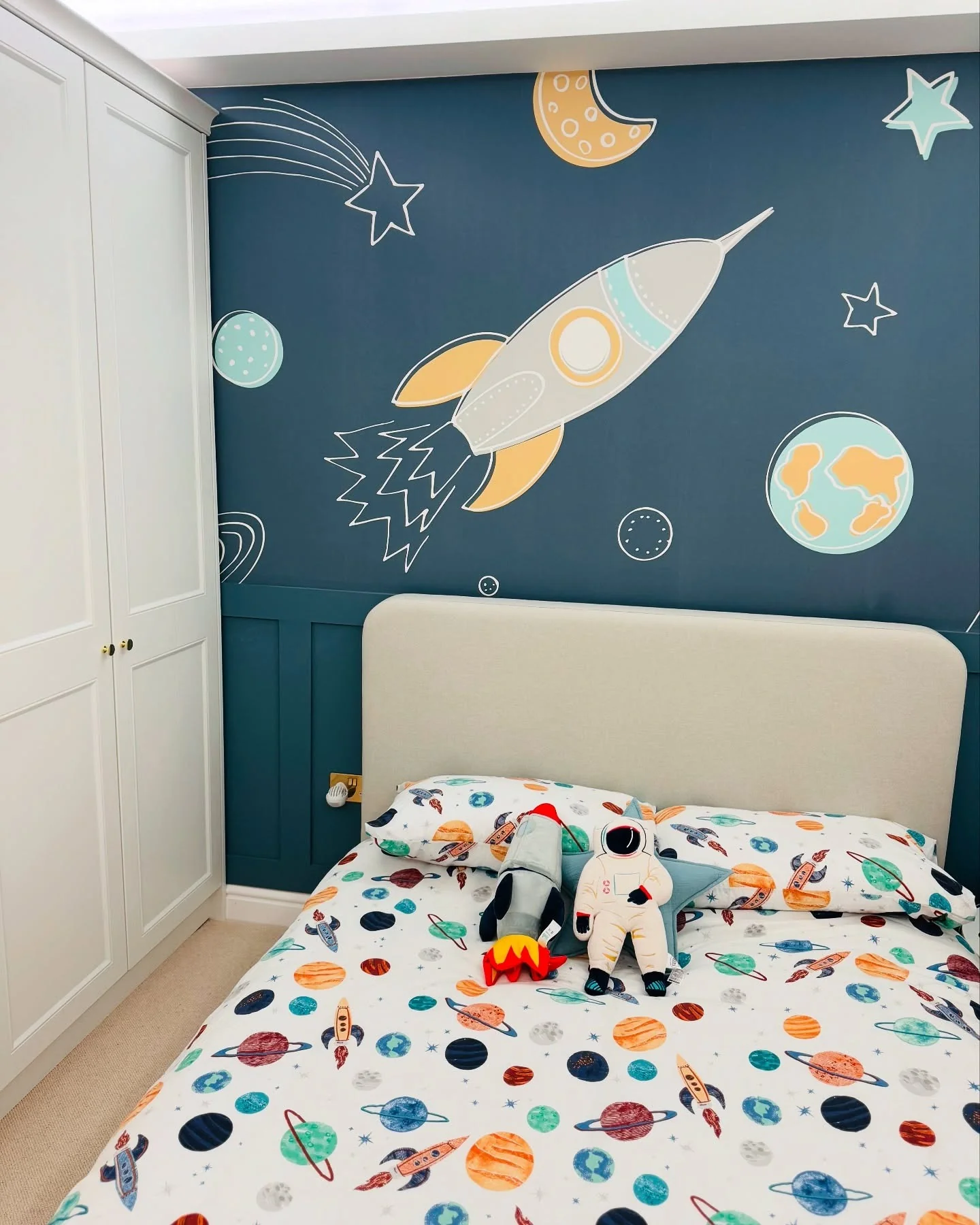 15. Soft-Edged Space Illustration in Teal and Pastel (Space Bedroom Ideas)