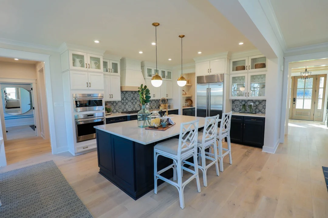 11. Classic Medallion Tile with Navy Accents (Blue Backsplash Kitchen Ideas)