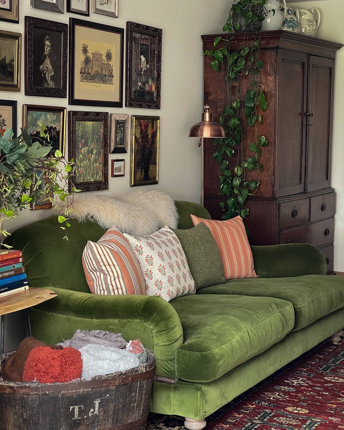 10. Vintage Green with Gallery Tradition (Gallery Wall Living Room Ideas)