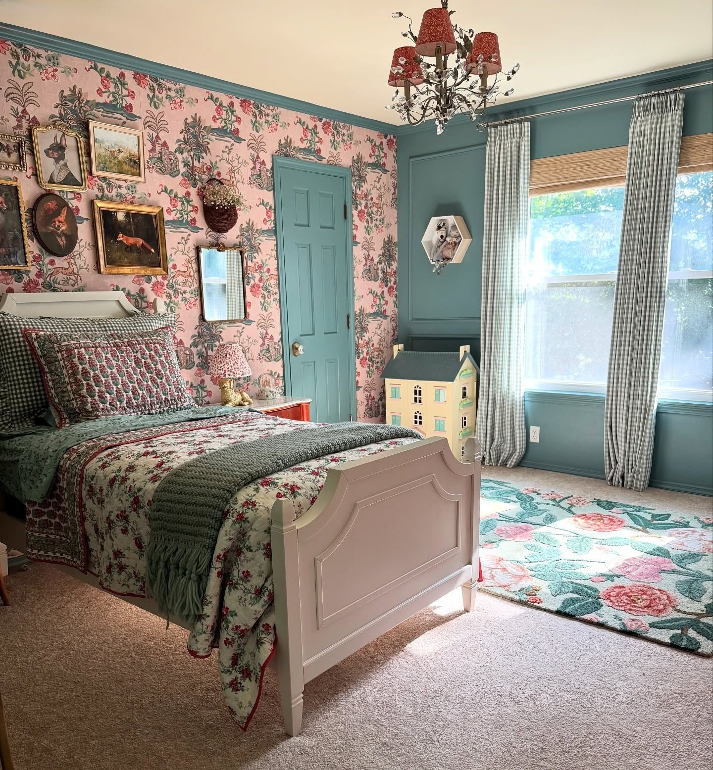 2. Chinoiserie Charm in a Floral Retreat (Blue and Green Bedroom Ideas)